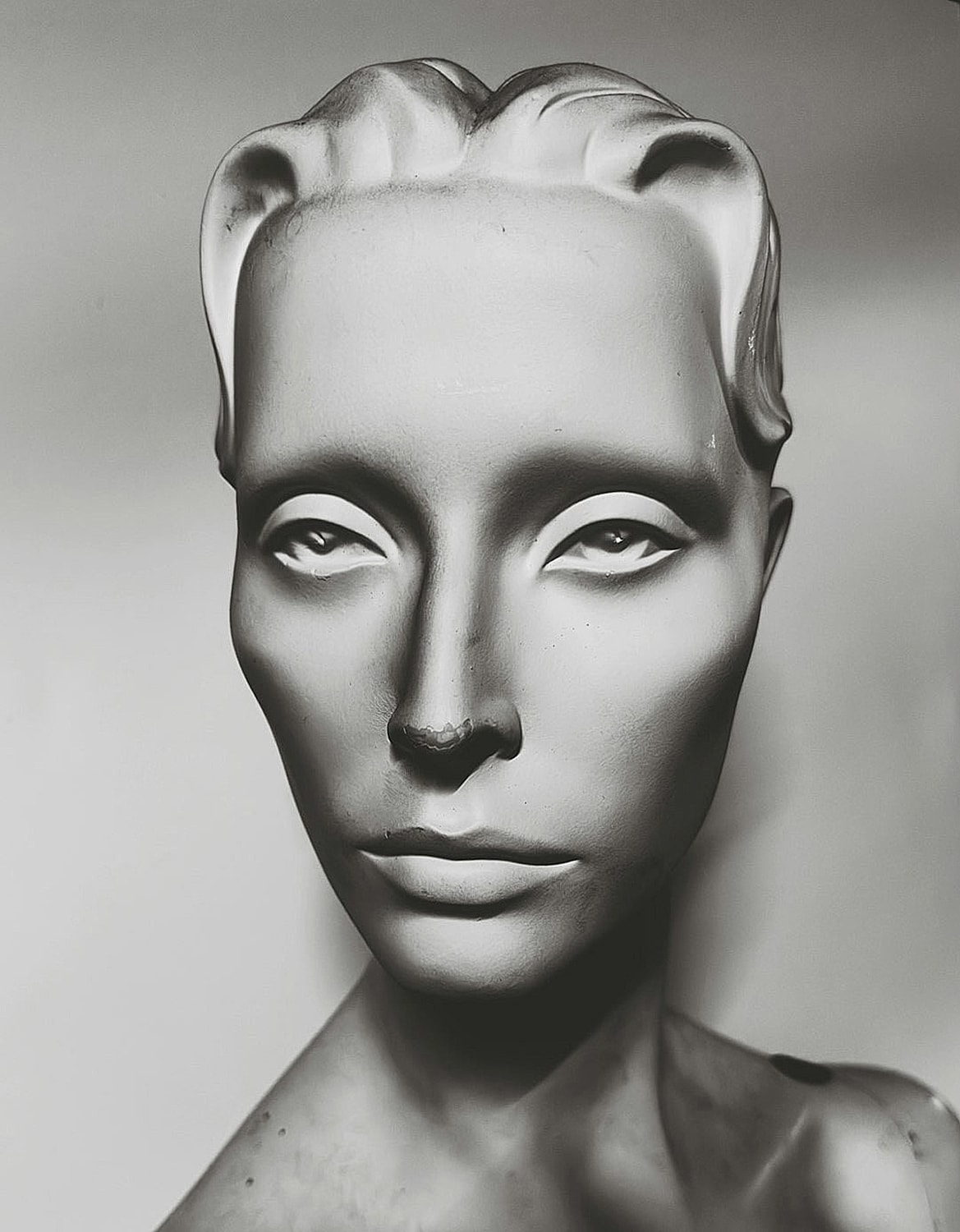 Sculpted head mannequin with detailed facial features.